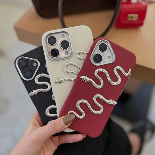 قاب آیفون چرمی طرح مار